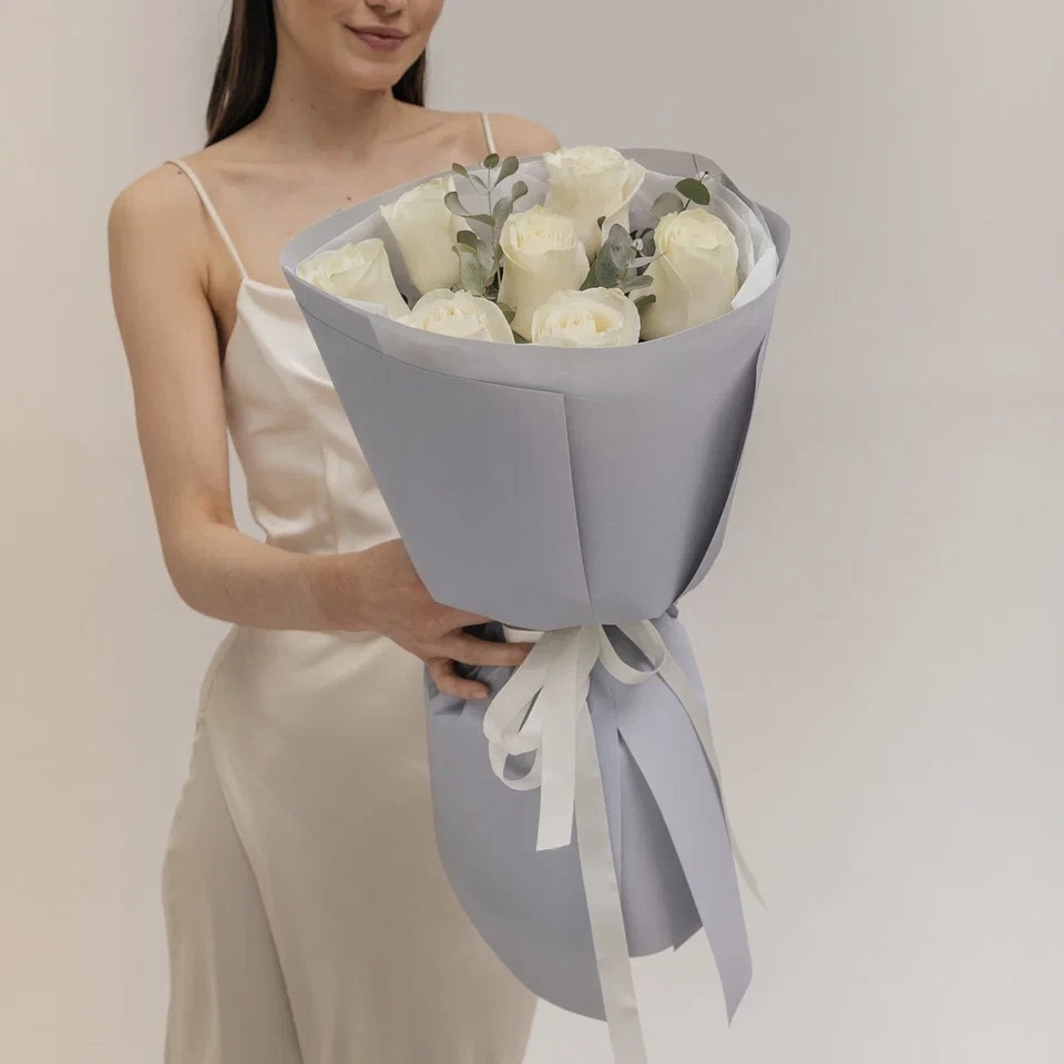 Белые розы Голландия 40см в оформлении (от 7 до 101)Картинка №2